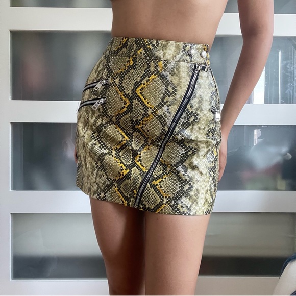 Snakeskin style mini skirt - Picture 6 of 6